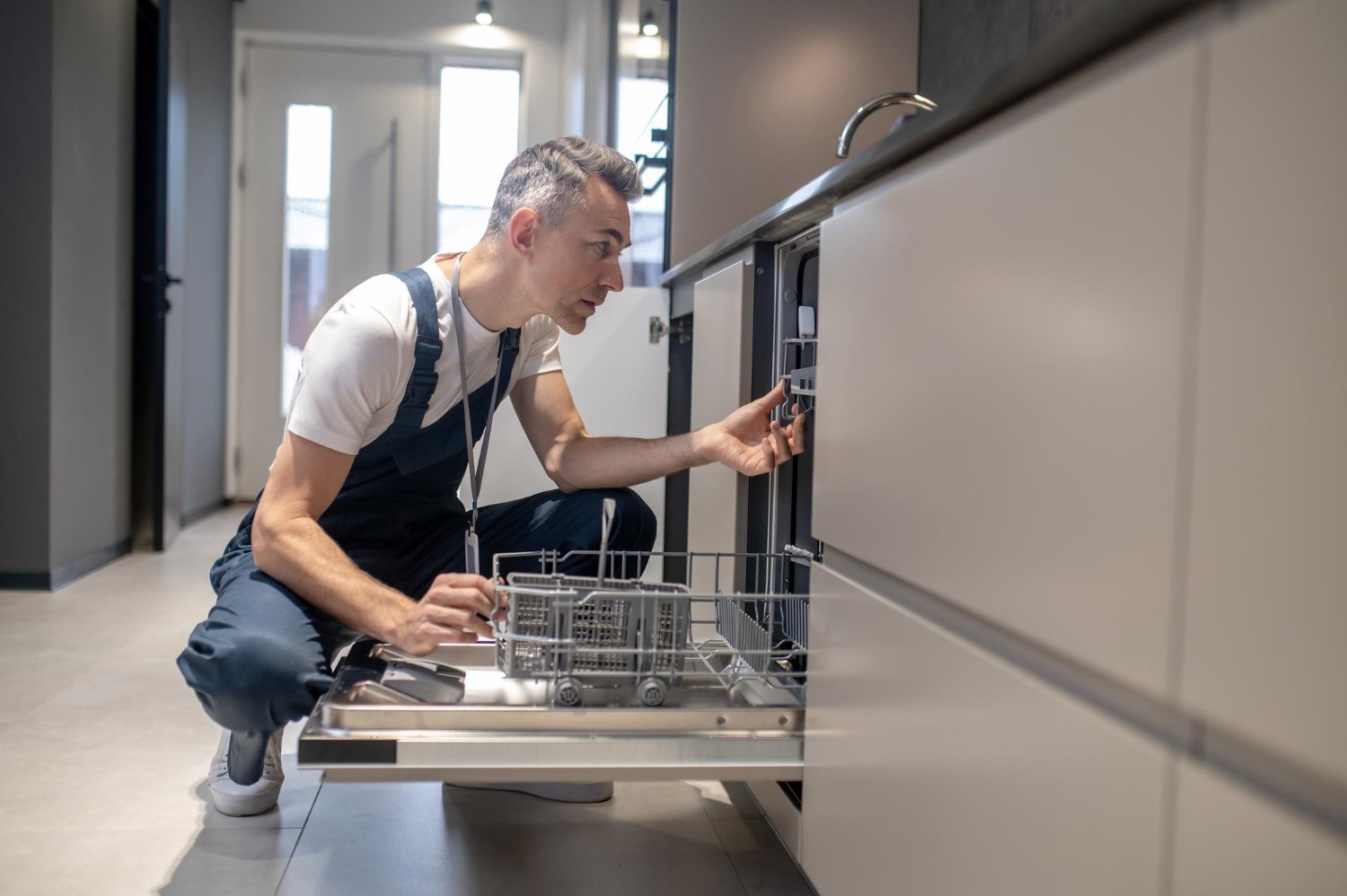 How to Clean a Dishwasher Using Vinegar & Baking Soda